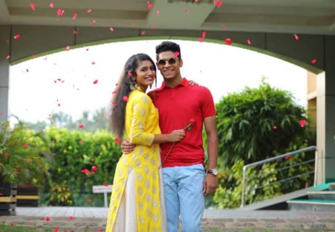 रातों-रात सुपरस्टार बनीं ‘नेशनल क्रश’ प्रिया प्रकाश वरियर अब हो गईं हैं जॉबलेस Priya Prakash varrier shares a new pic with roshan, roaming jobeless रातों-रात सुपरस्टार बनीं ‘नेशनल क्रश’ प्रिया प्रकाश वरियर अब हो गईं हैं जॉबलेस