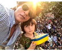 अबराम के बर्थडे के अगले दिन शाहरुख ने लिखा, वो पांच का है पर खुद को 9 का समझता है