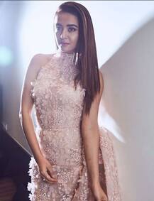 \'हेट स्टोरी 2\' फेम सुरवीन चावला ने मुस्कुराते हुए कराया ये ताजा फोटोशूट