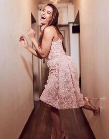 \'हेट स्टोरी 2\' फेम सुरवीन चावला ने मुस्कुराते हुए कराया ये ताजा फोटोशूट