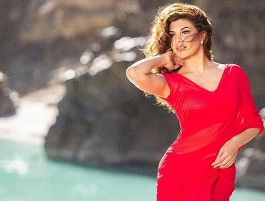 चुलबुली जैकलीन भी अपने सेक्सी कर्व्स से लोगों का दिल जीतने में कामयाब रही हैं. फोटोः इंस्टाग्राम