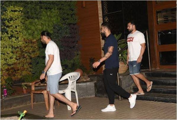 बता दें कि बंटी सचदेव सीएसई कंसल्टिंग कंपनी में पार्टनर हैं उस कंपनी में विराट स्टोक होल्डर हैं. मुलाकात के पीछे इस कड़ी को भी जोड़ कर देखा जा रहा है. (तस्वीर- मानव मंगलानी)