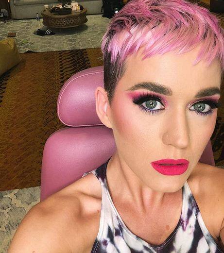 केटी पेरी- सिंगर केटी पेरी को अंधेरे से डर लगता है. वे रात को सोते समय भी लाइट जलाती हैं. फोटोः इंस्टाग्राम