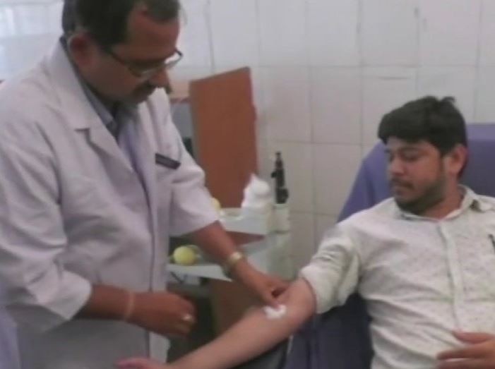 Bihar Man Breaks Roza, Donates Blood To 2-Day-Old With Rare Group मिसाल: रोज़ा तोड़कर मुस्लिम युवक ने खून देकर बचाई दो दिन के हिन्दू बच्चे की जान