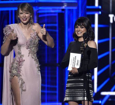 पॉप सिंगर टेलर स्विफ्ट को उनके सबसे ज्यादा बिकने वाले एलबम 'रेप्यूटेशन' के लिए बिलबोर्ड अवॉर्ड दिया गया है. (तस्वीर: एफपी)