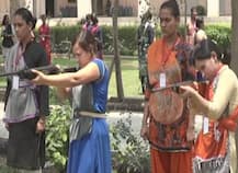 दुर्गा वाहिनी के आत्मरक्षा कैंप में महिलाओं की दी गई हथियार चलाने की ट्रेनिंग