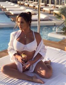 एक्ट्रेस केली ब्रूक ने ब्वॉयफ्रेंड संग टॉपलेस तस्वीर की शेयर