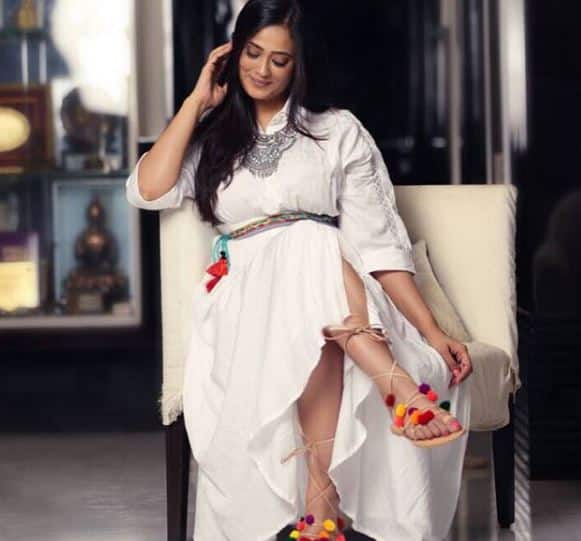 बता दें कि अभिनव कोहली और श्वेता तिवारी की मुलाकात सीरियल 'जाने क्या बात हुई' के सेट पर हुई थी. वहीं से दोनों में प्यार हो गया और यह प्यार जल्द ही शादी में भी बदल गया.