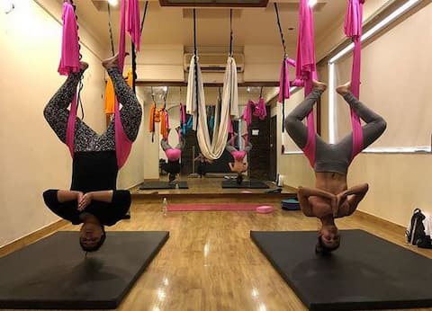कभी खुद हवा में लटकी तो कभी सितारों को हवा में लटकाया, जानना नहीं चाहेंगे कौन है ये हसीना कभी खुद हवा में लटकी तो कभी सितारों को हवा में लटकाया, जानना नहीं चाहेंगे कौन है ये हसीना