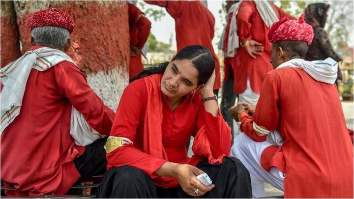 बहादुरी और हिम्मत की मिसाल पेश करने वाली कहानी समय-समय पर देश के अलग-अलग कोने से सामने आती रहती है जो इस बात को साबित करती है कि हौसले बुलंद हों तो ऊंची उड़ानें आसानी से भरी जा सकती हैं. कुछ इसी तरह की कहानी इस बार जयपुर से सामने आई है. (तस्वीर-पीटीआई) 