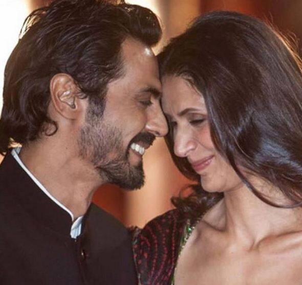 बॉलीवुड में बहुत से सेलेब्स हैं जिनका तलाक हो चुका है. अब इस फेहरिस्त में शामिल हो गए हैं. अर्जुन रामपाल. हाल ही में अर्जुन रामपाल और उनकी पत्नी महर जेसिया ने हाल ही में अलग होने की घोषणा की है. आपको बता दें हर लीगल मैटर में पैसा इन्वॉलव होता है. ऐसे में अधिकत्तर बॉलीवुड से डिवोर्स लेने वाले सितारे या तो एलीमनी दे रहे हैं या फिर पा रहे हैं. हम आपको बता रहे हैं बॉलीवुड के ऐसे ही महंगे डिवोर्स के बारे में. फोटोः इंस्टाग्राम