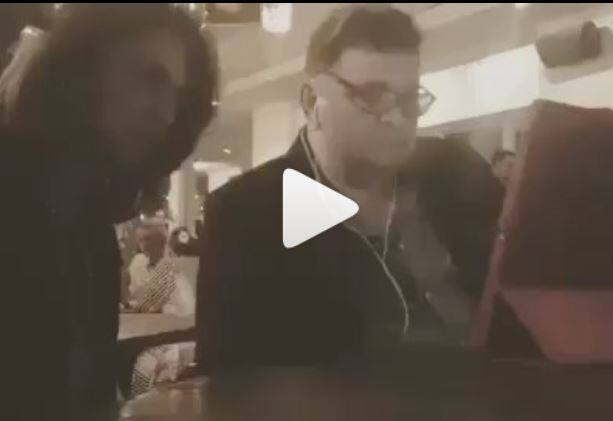 VIDEO: बेटे रणबीर को 'संजू' के ट्रेलर में देख इमोशनल हुए पापा रिषि, छलक पड़े आंसू rishi kapoor gets emotional while watching son ranbir kapoor in sanju's trailer VIDEO: बेटे रणबीर को 'संजू' के ट्रेलर में देख इमोशनल हुए पापा रिषि, छलक पड़े आंसू