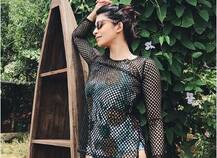 बिग-बॉस एक्स कंटेस्टेंट किश्वर मर्चेंट ने स्विम कॉस्ट्यूम पहन कराया फोटोशूट