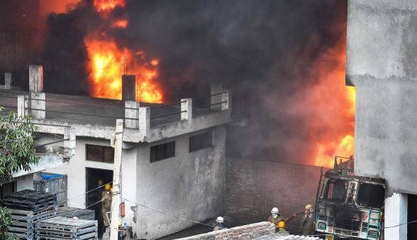 बता दें कि यह इलाका दिल्ली के सबसे बड़े मॉल सेलेक्ट सिटी मॉल के नज़दीक स्थित है. (तस्वीर: एफपी)
