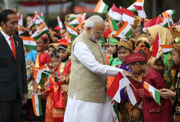 ग्लोबलाइजेशन के इस दौर में दुनिया के तमाम देशों के हित आपस में जुड़े हुए हैं. ऐसे में पीएम मोदी की ये यात्राएं भारत की अंतरराष्ट्रीय कूटनीति और आर्थिक   हितों को आगे बढ़ाने के लिहाज से बेहद महत्वपूर्ण हैं.फोटोः एएफपी