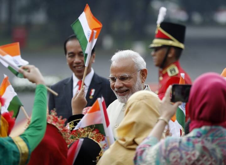 मुलाकात के दौरान पीएम मोदी ने भारत-इंडोनेशिया संबंधों पर जोर दिया. उन्होंने कहा कि इंडोनेशिया की पंचशील फिलॉस्फी इंडोनेशिया के लोगों के विवेक और दूरदर्शिता का एक जीता जागता सबूत है.फोटोः एएफपी