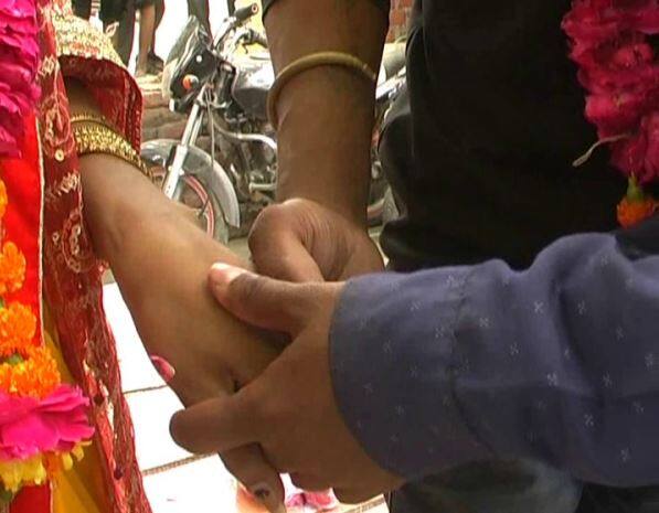 चकेरी थाना क्षेत्र स्थित सनिगंवा में रहने वाले सचित उर्फ़ गोलू गुप्ता प्राइवेट नौकरी करते हैं. गोलू गुप्ता की शादी जनपद फतेहपुर के मंझिल गांव में रहने वाली शांति से 19 फरवरी 2018 को हुई थी.