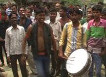 पति ने पत्नी की प्रेमी से कराई शादी ,बैंड बाजे के साथ पूरा गांव बना बाराती