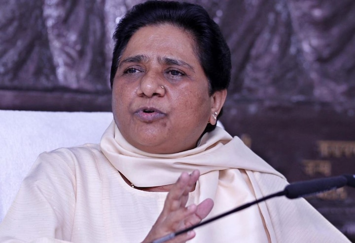 BSP Chief Mayawati attack UP Government on issue of Coronavirus in Village गांव में फैल रहे कोरोना संक्रमण पर सरकार के दावों पर मायावती भड़कीं,कहा- घोषणाएं चुनावी वादों की तरह