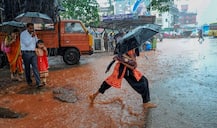 भारी बारिश से कर्नाटक के मैंगलुरु शहर में बने बाढ़ जैसे हालात, देखें तस्वीरें