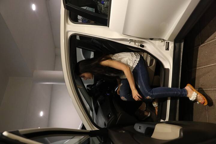 डेब्यू से पहले ही जिस हिसाब से सारा फिल्मों को लेकर डिसीजन ले रही हैं उससे तो साफ है कि वो अपने फिल्मी करियर के लिए काफी कॉन्फीडेंट हैं. (तस्वीर: मानव मंगलानी)