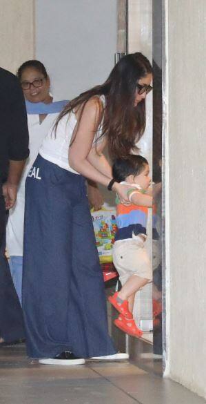 वहीं स्टार किड्स की बात करें तो लोकप्रियता के मामले में तैमूर सबसे आगे हैं. अभी से तैमूर के सोशल मीडिया पर इतने फैन पेज हैं जितने शायद ही किसी और स्टार किड के हों. (तस्वीर: मानव मंगलानी)