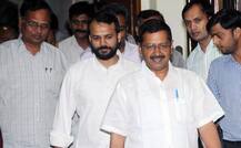 केजरीवाल का मोदी पर तंज, बोले- \'PM पढ़ा लिखा होना चाहिए, हम मनमोहन को मिस करते हैं\'