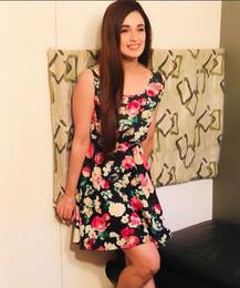 बिग बॉस कंटेस्टेंट युविका चौधरी ने स्कर्ट पहनकर कराया फोटोशूट, यहां हैं लेटेस्ट तस्वीरें