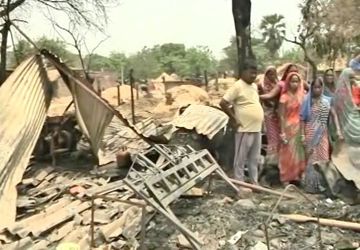 Dalit houses torched By Yadav in Tejashwi Yadav Raghopur constituency तेजस्वी के क्षेत्र में दलितों के 20 घर जलाए, सुमो बोले- RJD के दबंगों का है काम