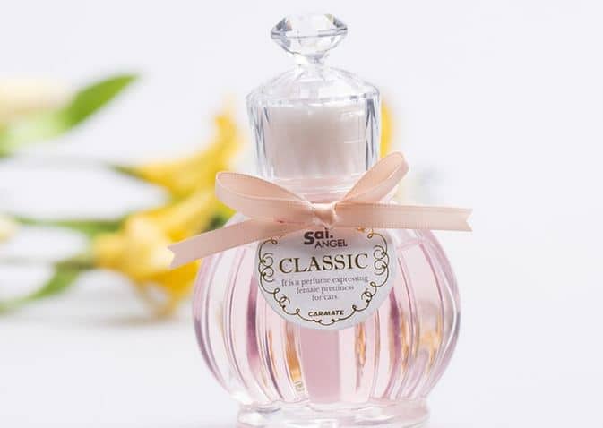 परफ्यूम खरीदते समय विभिन्न सुगंधों वाले परफ्यूम की परख कर लें, जिससे आप अपने लिए सबसे बेहतर खरीद सकें. यह एक ऐसा निवेश है जो लंबे समय तक टिकता है, इसलिए ऐसे परफ्यूम का चयन करें, जिसकी खुशबू आपको बेहद अच्छी लगे और ताजगी का एहसास कराए. फोटोः गूगल फ्री इमेज