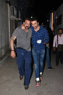 \'संजू\' के सेट पर रनबीर कपूर को गले लगा इमोशनल हुए संजय दत्त, शूट किया स्पेशल सीन