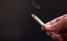 Kidney Health: सिगरेट पीने से खराब हो सकती है किडनी, जानिए कैसे रखें हेल्दी