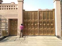 नहीं चला अखिलेश, मुलायम, मायावती का बस, आखिरकार खाली करना पड़ा सरकारी बंगला