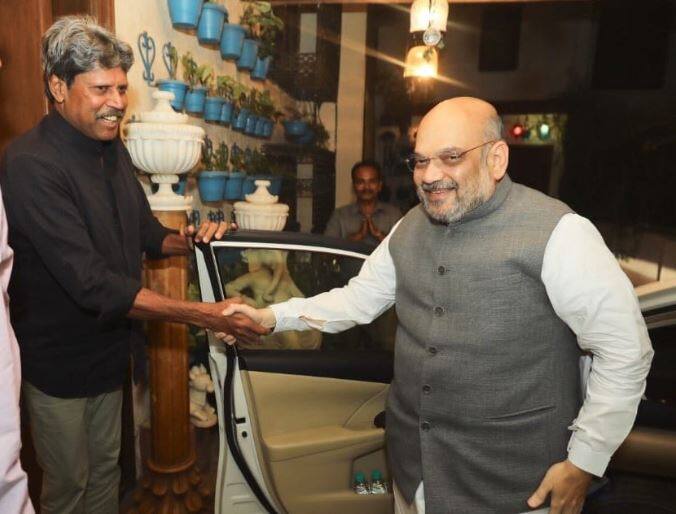 Amit shah meeti former skipper of Indian cricket team Kapil Dev अमित शाह से मिले पूर्व कप्तान कपिल देव, कहा- राजनीति में आने का इरादा नहीं, मोदी के चार सालों पर हुई चर्चा