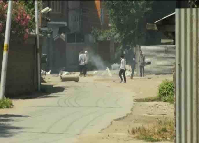 CRPF वाहन से कुचले युवक की मौत, श्रीनगर और बडगाम में इंटरनेट सेवाएं एहतियातन बंद