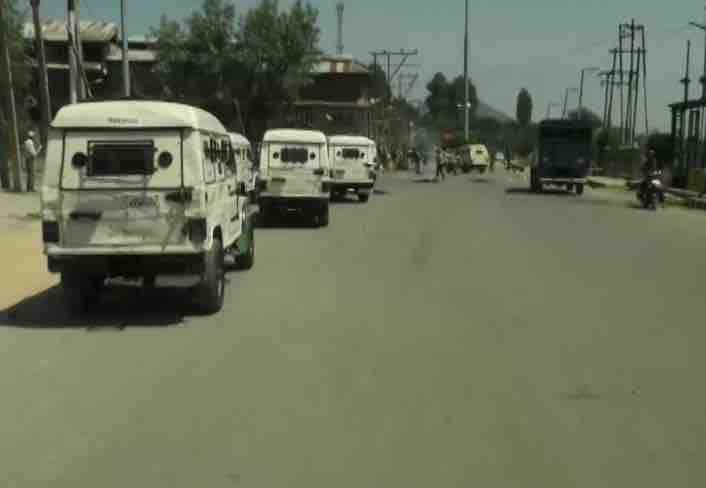 CRPF वाहन से कुचले युवक की मौत, श्रीनगर और बडगाम में इंटरनेट सेवाएं एहतियातन बंद