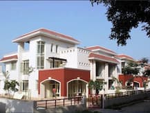 अब करोड़ों की कीमत वाले विला में रहेंगे अखिलेश और मुलायम सिंह यादव