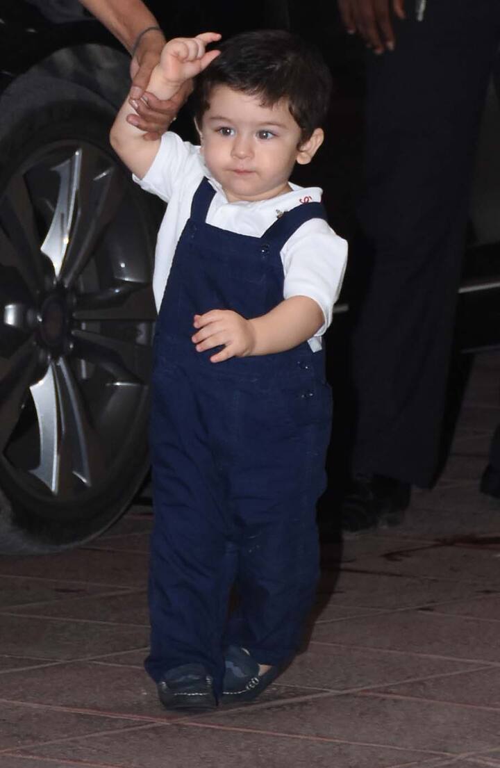 इस पार्टी में खास गेस्ट बनकर तैमूर पहुंचे.