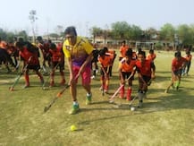 एक टीचर ने पीएफ के पैसे से खोली हॉकी एकेडमी, बन चुकी है इंटरनेशनल प्लेयर्स की नर्सरी