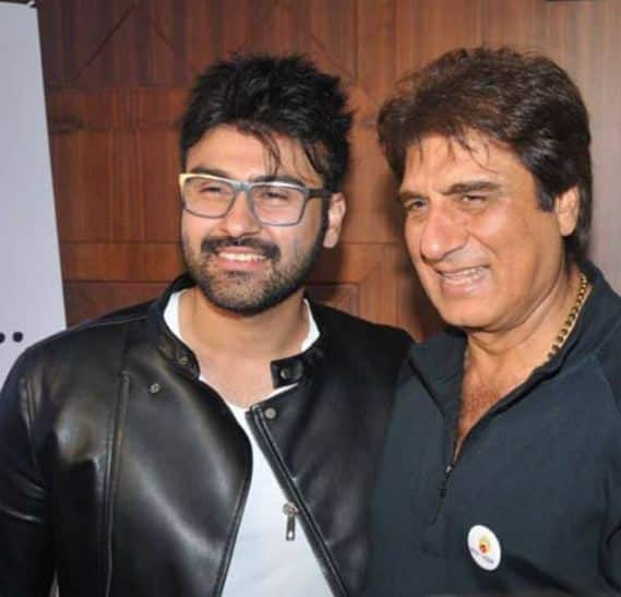 आर्य बब्बर- बॉलीवुड एक्टर राज बब्बर ने इंडियन सिनेमा पर अपनी एक अलग छाप छोड़ दी थी लेकिन उनका बेटा आर्य ऐसा करने में सफल नहीं हो पाया.फोटोः   फेसबुक