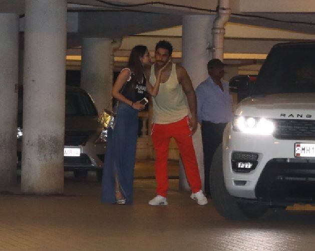 रणवीर की इन तस्वीरों पर दीपिका का रिएक्शन जानना काफी दिलचस्प होगा. (तस्वीर: मानव मंगलानी)