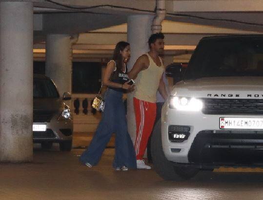 तस्वीर में आप रणवीर और मलाइका को साथ देख सकते हैं. (तस्वीर: मानव मंगलानी)