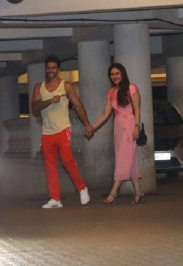 पिंक ड्रेस में इस दौरान करीना काफी खूबसूरत नजर आ रही है. (तस्वीर: मानव मंगलानी)