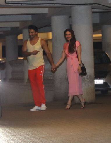 ये पहली बार ही है जब रणवीर सिंह और करीना कपूर की ऐसी कैंडेड तस्वीरें सामने आई हैं. (तस्वीर: मानव मंगलानी)