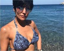 ये हैं बॉलीवुड सेलेब्रिटी मंदिरा बेदी का बिकिनी अवतार, तस्वीरें देखकर आप भी हो जाएंगे मदहोश