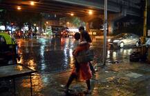 महाराष्ट्र और गुजरात में भारी बारिश, मुंबई में करंट लगने से तीन लोगों की मौत