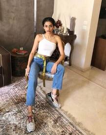 \'अक्टूबर\' फेम एक्ट्रेस बनिता संधु ने पेरिस से शेयर की ताजा तस्वीर