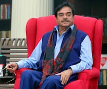 शत्रुघ्न सिन्हा की ‏नीतीश को चेतावनी- मित्र! काम शुरू करो, नहीं तो तेजस्वी तैयार है