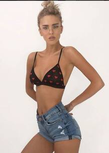 पूर्व इज़राइली सैनिक और मॉडल मारिया डोमोर्क ने कराया BOLD फोटोशूट