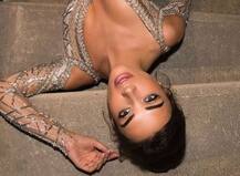 अक्षय कुमार की इस हीरोइन ने सिल्वर कलर की ड्रेस में कराया नया फोटोशूट, लग रही हैं एकदम अलग